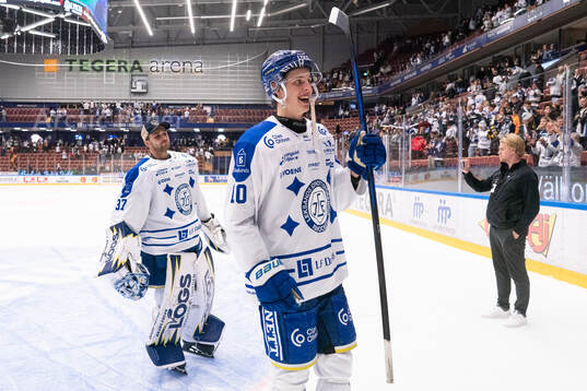 Leksands målvakt Jakob Hellsten och Anton Johansson jublar
