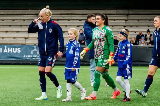 Rosengårds Caroline Seger och målvakt Eartha Cumings