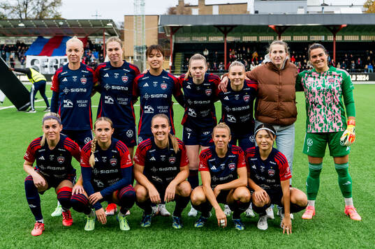 Rosengårds spelare ställer upp på lagbild