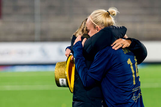 Rosengårds Caroline Seger kramar om mamma Birgitta