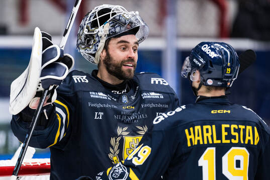 Södertäljes målvakt Frans Tuohimaa och Hampus Harlestam
