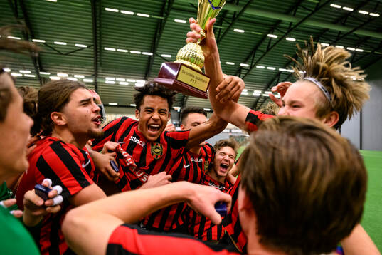 Brommapojkarnas spelare jublar