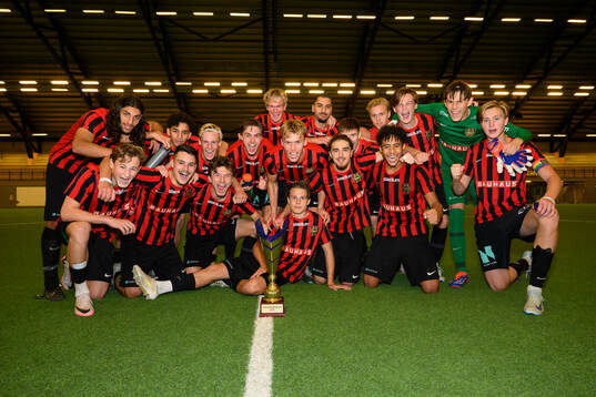 Brommapojkarnas spelare jublar