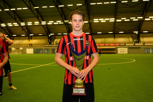 Brommapojkarnas spelare jublar