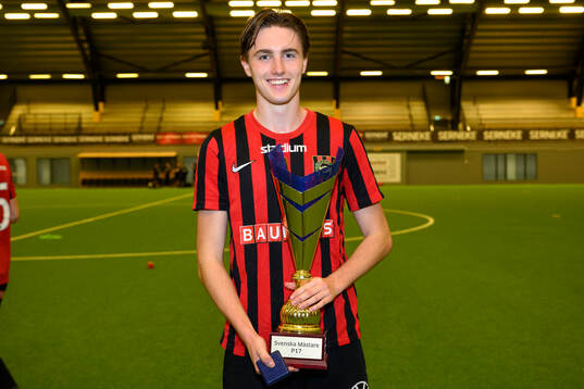 Brommapojkarnas spelare jublar