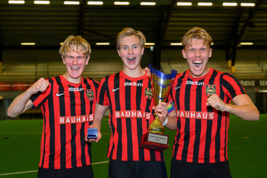Brommapojkarnas Jacob Ringqvist, lagkapten Edgar Backteman