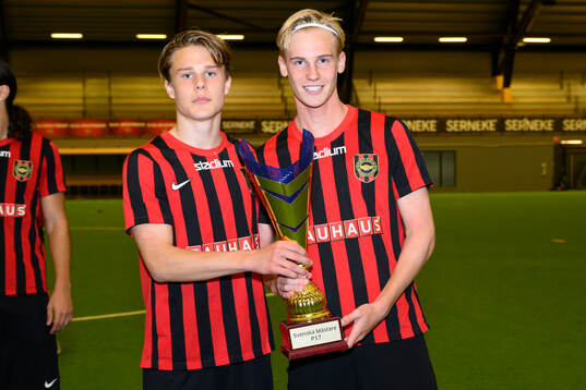 Brommapojkarnas spelare jublar