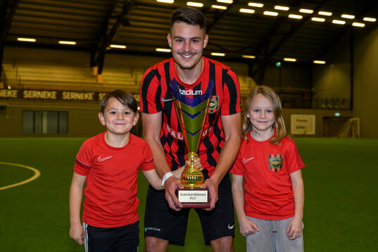 Brommapojkarnas spelare jublar