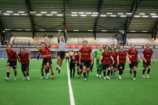 Brommapojkarnas spelare jublar