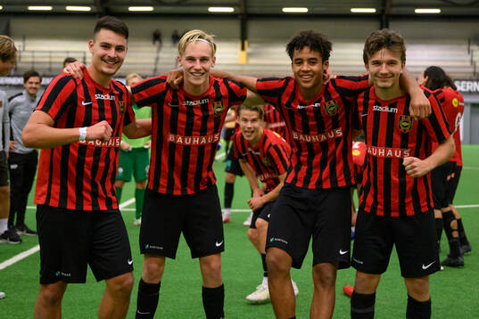 Brommapojkarnas spelare jublar
