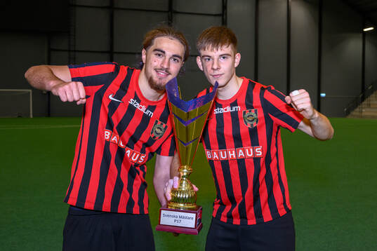 Brommapojkarnas spelare jublar