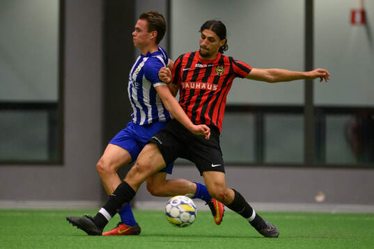IFK Göteborgs Elis Barlind och Brommapojkarnas David Isso