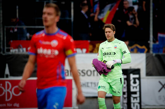 Helsingborgs målvakt Kalle Joelsson deppar