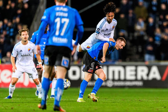 Djurgårdens Keita Kosugi och Halmstads Yannick Agnero