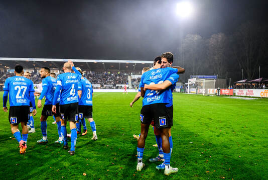 Halmstads Yannick Agnero och Gabriel Wallentin jublar