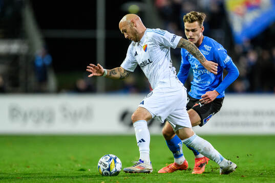Djurgårdens Magnus Eriksson och Halmstads Villiam Granath