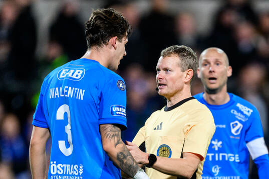 Halmstads Gabriel Wallentin och Domare Fredrik Klitte
