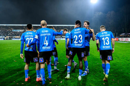 Halmstads Yannick Agnero jublar med Gabriel Wallentin