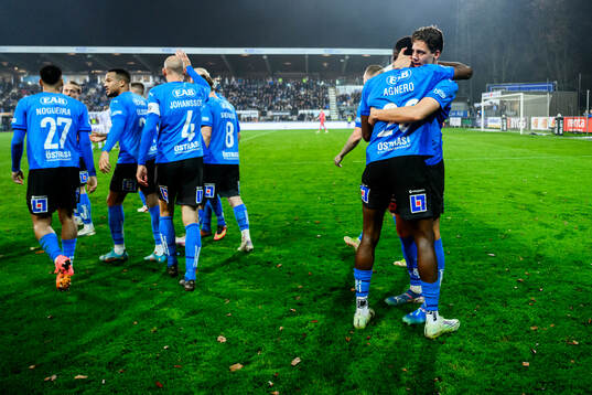 Halmstads Yannick Agnero jublar med Gabriel Wallentin