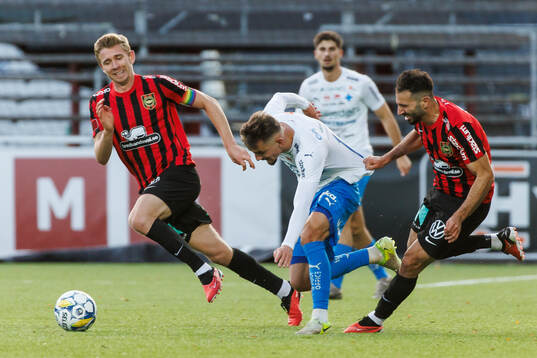 Värnamos Ajdin Zeljkovic och Brommapojkarnas André Calisir
