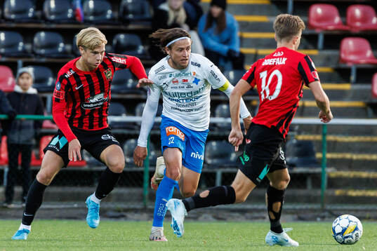 Brommapojkarnas Theo Bergvall och Värnamos Simon Thern