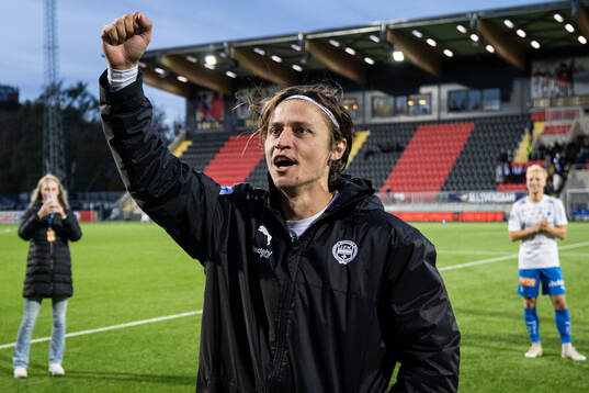 Värnamos Simon Thern tackar supportrarna