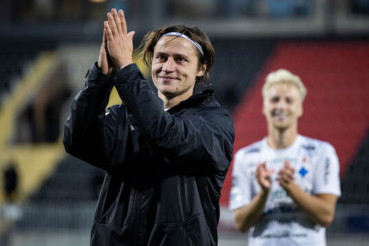 Värnamos Simon Thern tackar supportrarna