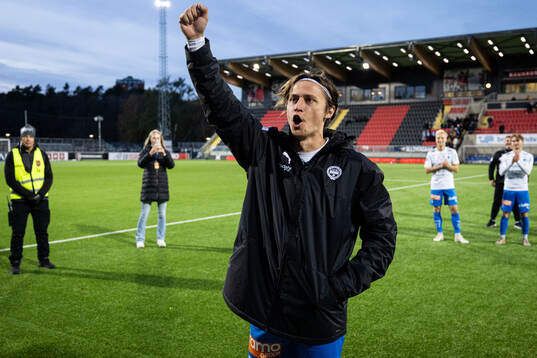 Värnamos Simon Thern tackar supportrarna