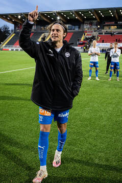 Värnamos Simon Thern tackar supportrarna