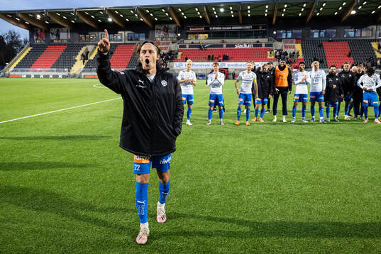 Värnamos Simon Thern tackar supportrarna