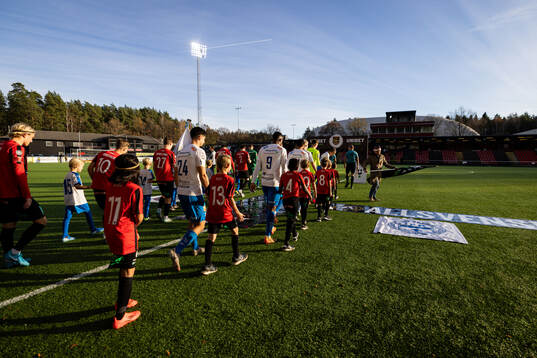 Brommapojkarnas och Värnamos spelare i lineup