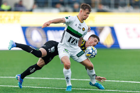 GAIS Alexander Ahl Holmström och Häckens Nikola Zecevic