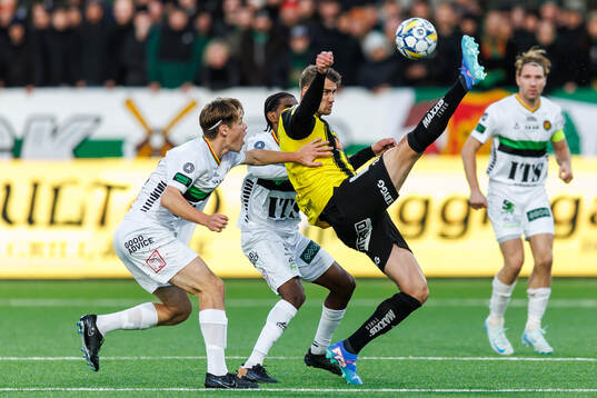 GAIS Axel Henriksson och Harun Ibrahim mot Häckens Johan