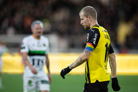 Häckens Simon Gustafson deppar i slutet av fotbollsmatchen