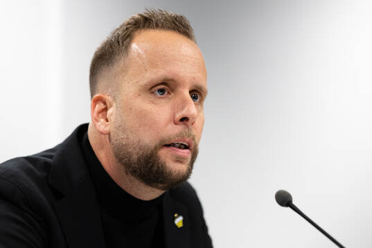 Häckens tränare Joop Oosterveld på presskonferensen