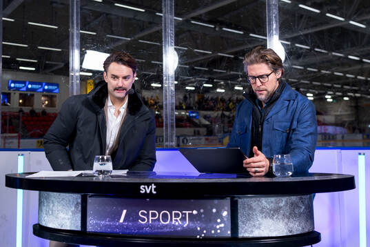 Programledare Dusan Umicevic och expert Jonas Andersson, SVT