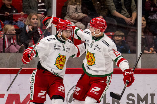 Moras Markus Modigs och Fabian Ilestedt jublar