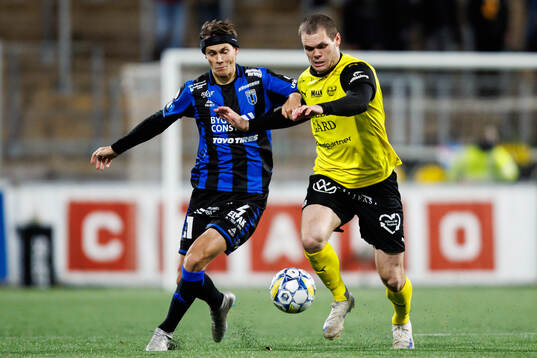 Sirius Tobias Carlsson och Mjällbys Jacob Bergström