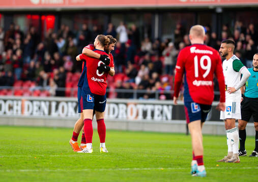 Östers IFs Kevin Höög Jansson jublar med Alibek Aliev
