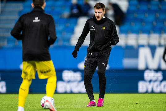Fredrik André Bjørkan of Bodø/Glimt warms up