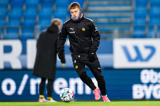 Sondre Auklend of Bodø/Glimt warms up