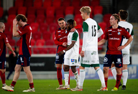Östers IFs Ivan Kricak och Skövde AIKs Mamudu Moro
