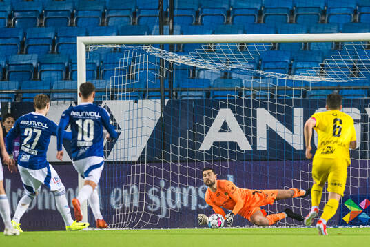Nikita Haikin of Bodø/Glimt saves a penalty kick