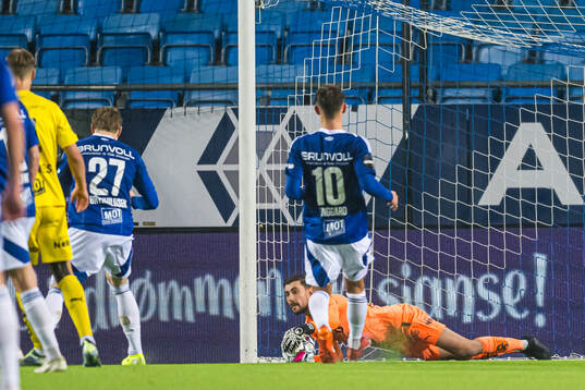 Nikita Haikin of Bodø/Glimt saves a penalty kick