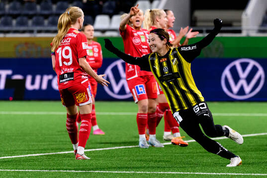 Häckens Hikaru Kitagawa jublar