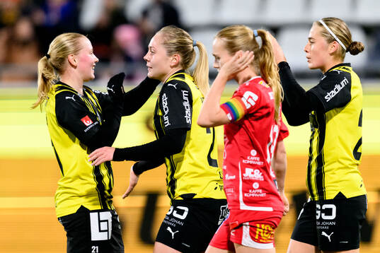 Häckens Johanna Fossdalsá Sørensen, Alice Bergström och