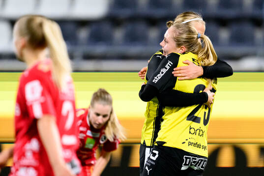 Häckens Alice Bergström jublar