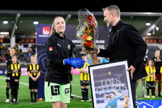 Häckens målvakt Loes Geurts och Häckens