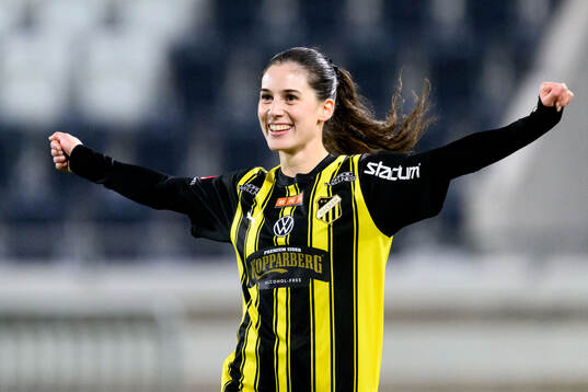 Häckens Clarissa Larisey jublar