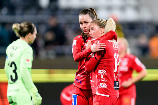 Áslaug Dora Sigurbjörnsdottir och Ida Björnberg deppar